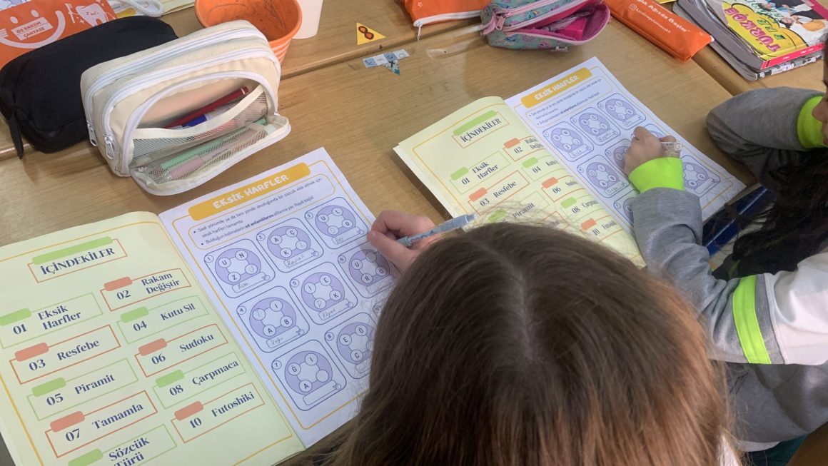 Haydi Umutla Gülümse Başladı.